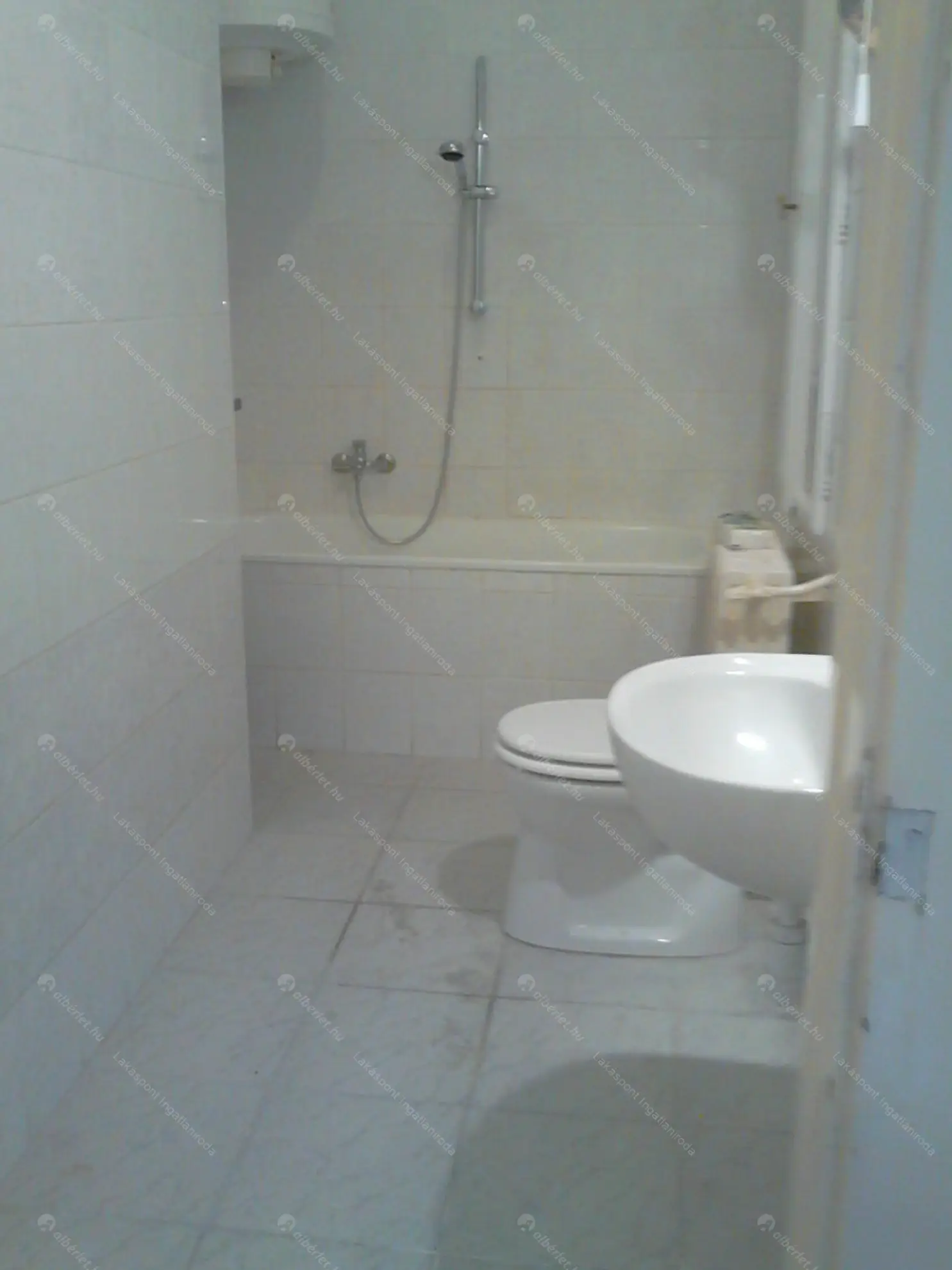 Kiadó albérlet 293000 Ft/hó áron: Budapest, VI. kerület  Anker köz. Mérete: 80 nm, 3 szobás | Alberlet.hu - 6607884