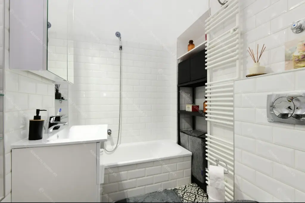 Kiadó albérlet 300000 Ft/hó áron: Budapest, VI. kerület  Aradi utca. Mérete: 49 nm, 1 szobás | Alberlet.hu - 6647345