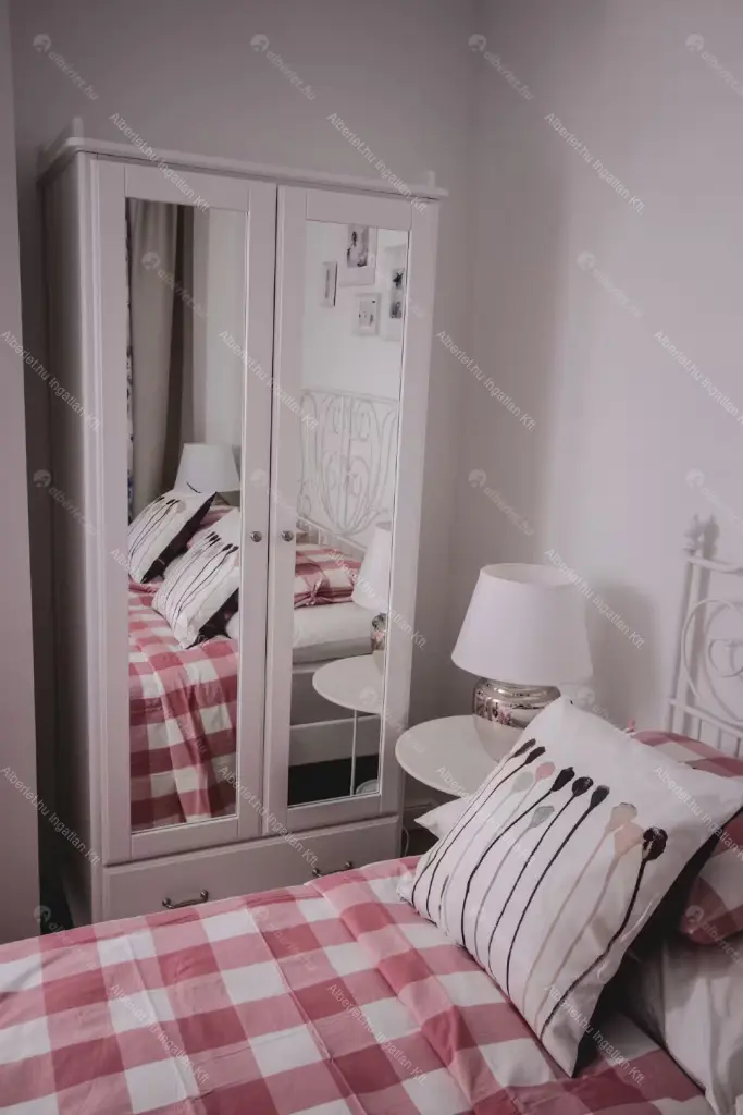 Kiadó albérlet 467000 Ft/hó áron: Budapest, VI. kerület  Bajcsy-Zsilinszky köz. Mérete: 78 nm, 2 szobás | Alberlet.hu - 6688882