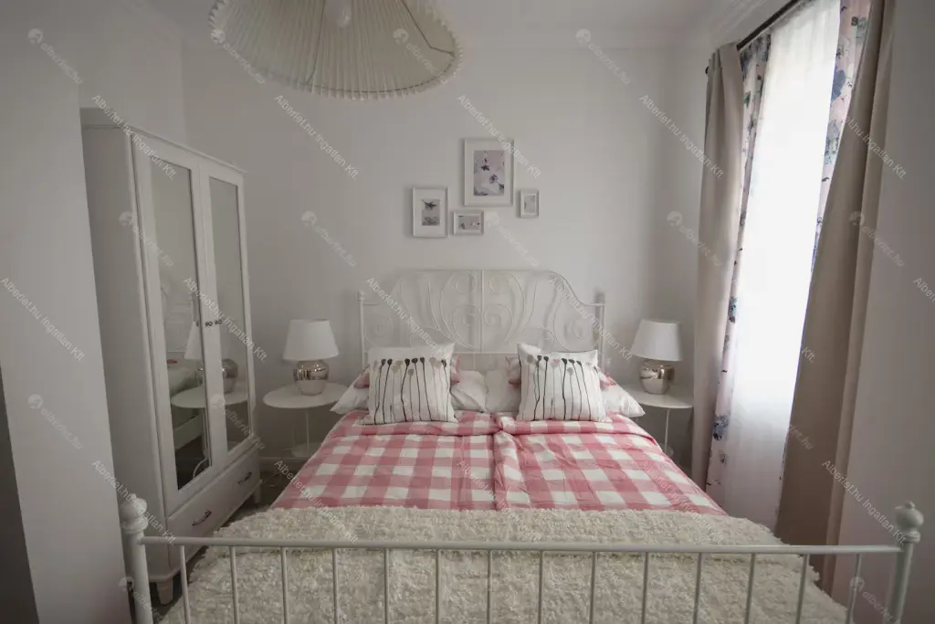 Kiadó albérlet 437000 Ft/hó áron: Budapest, VI. kerület  Bajcsy-Zsilinszky köz. Mérete: 78 nm, 2 szobás | Alberlet.hu - 6690089