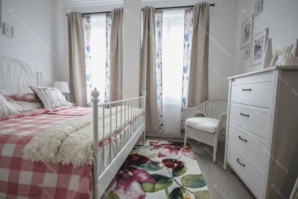 Kiadó albérlet 437000 Ft/hó áron: Budapest, VI. kerület  Bajcsy-Zsilinszky köz. Mérete: 78 nm, 2 szobás | Alberlet.hu - 6690096