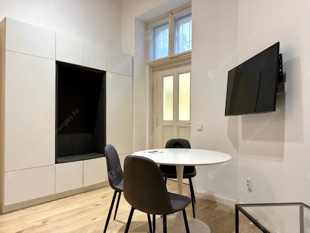 Kiadó albérlet 210000 Ft/hó áron: Budapest, VI. kerület  Bajcsy-Zsilinszky út. Mérete: 28 nm, 1 szobás | Alberlet.hu - 6595242