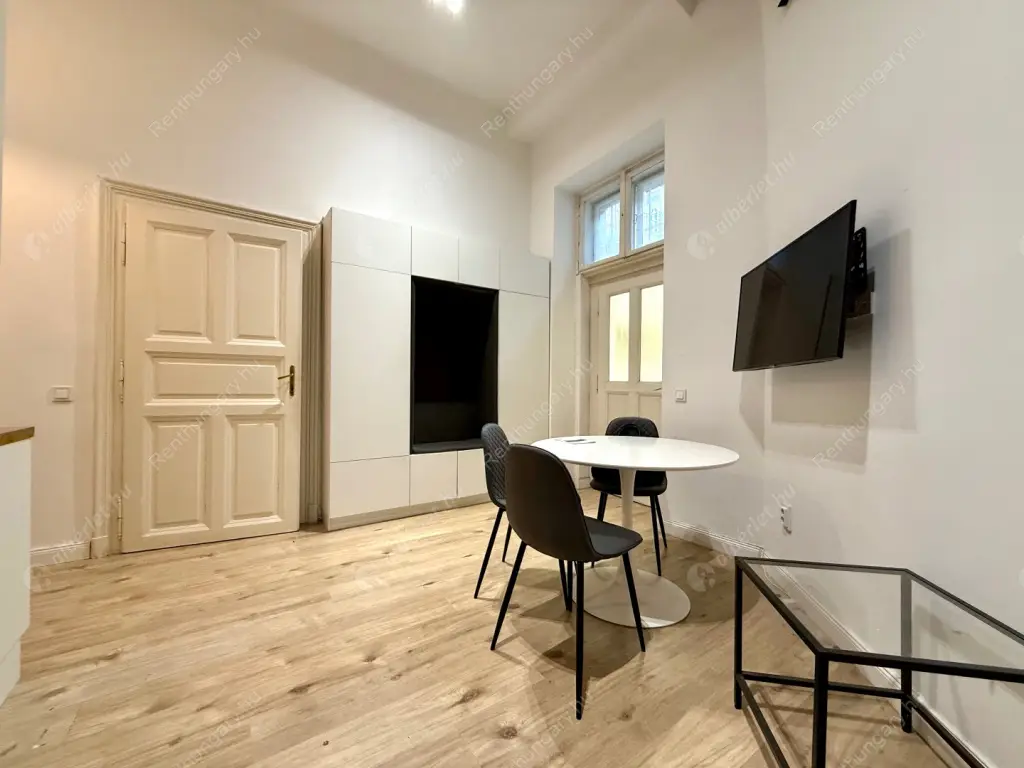 Kiadó albérlet 210000 Ft/hó áron: Budapest, VI. kerület  Bajcsy-Zsilinszky út. Mérete: 28 nm, 1 szobás | Alberlet.hu - 6595243