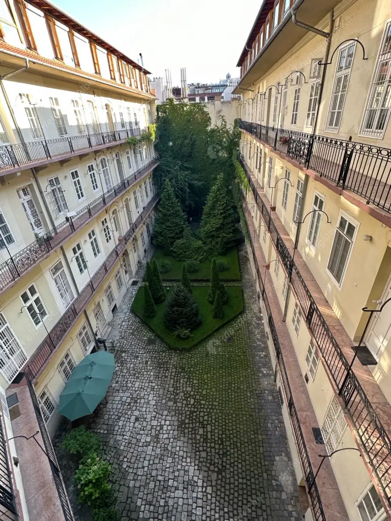 Kiadó albérlet 350000 Ft/hó áron: Budapest, VI. kerület  Bajcsy-Zsilinszky út. Mérete: 47 nm, 1 szobás | Alberlet.hu - 6587220