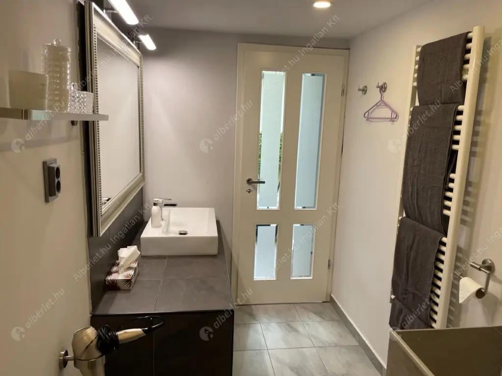 Kiadó albérlet 340000 Ft/hó áron: Budapest, VI. kerület  Bajcsy-Zsilinszky út. Mérete: 47 nm, 1 szobás | Alberlet.hu - 6623393