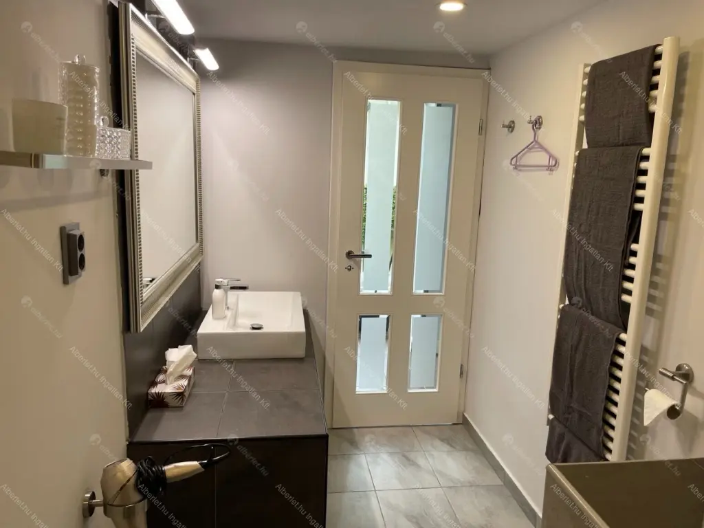 Kiadó albérlet 310000 Ft/hó áron: Budapest, VI. kerület  Bajcsy-Zsilinszky út. Mérete: 53 nm, 1 szobás | Alberlet.hu - 6642626