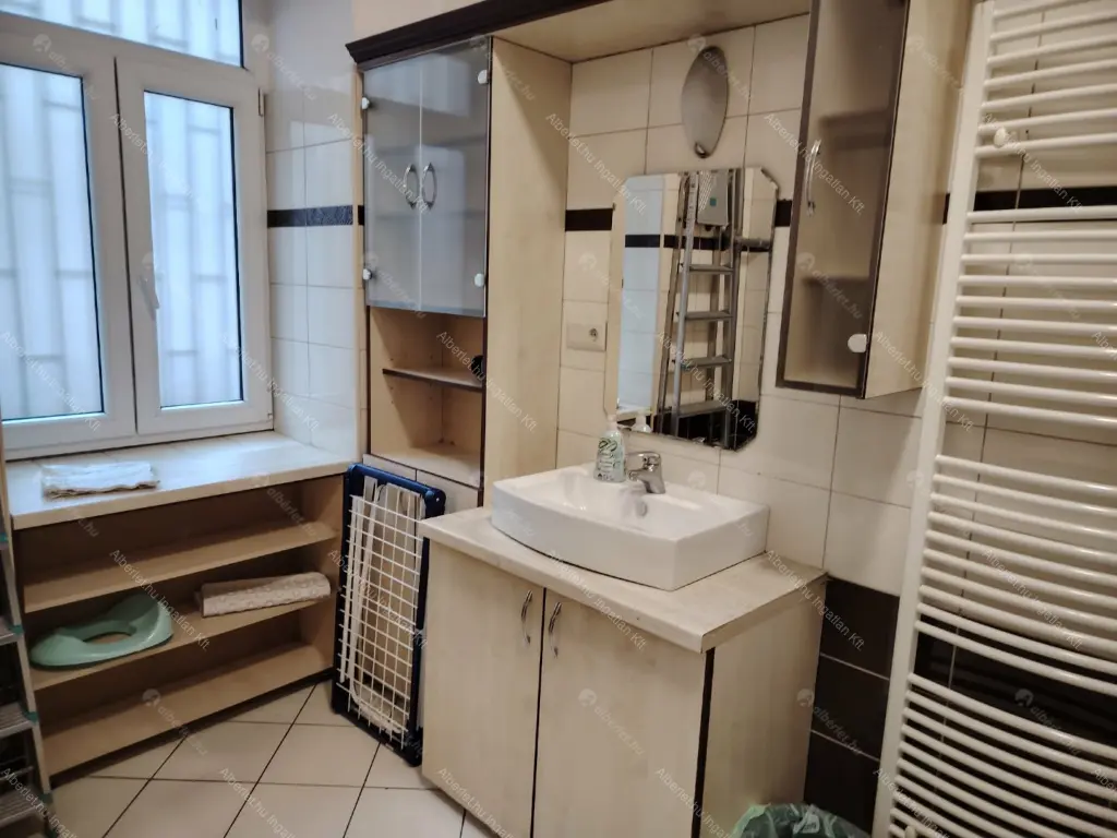 Kiadó albérlet 320000 Ft/hó áron: Budapest, VI. kerület  Bajcsy-Zsilinszky út. Mérete: 55 nm, 3 szobás | Alberlet.hu - 6660689