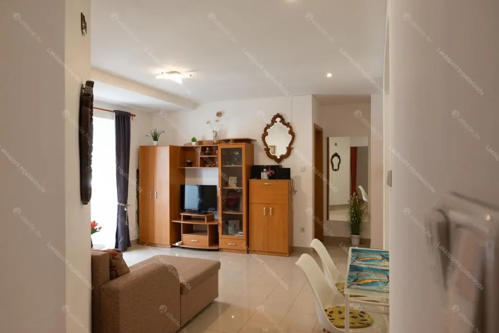 Kiadó albérlet 299000 Ft/hó áron: Budapest, VI. kerület  Bajcsy-Zsilinszky út. Mérete: 72 nm, 3 szobás | Alberlet.hu - 6664178