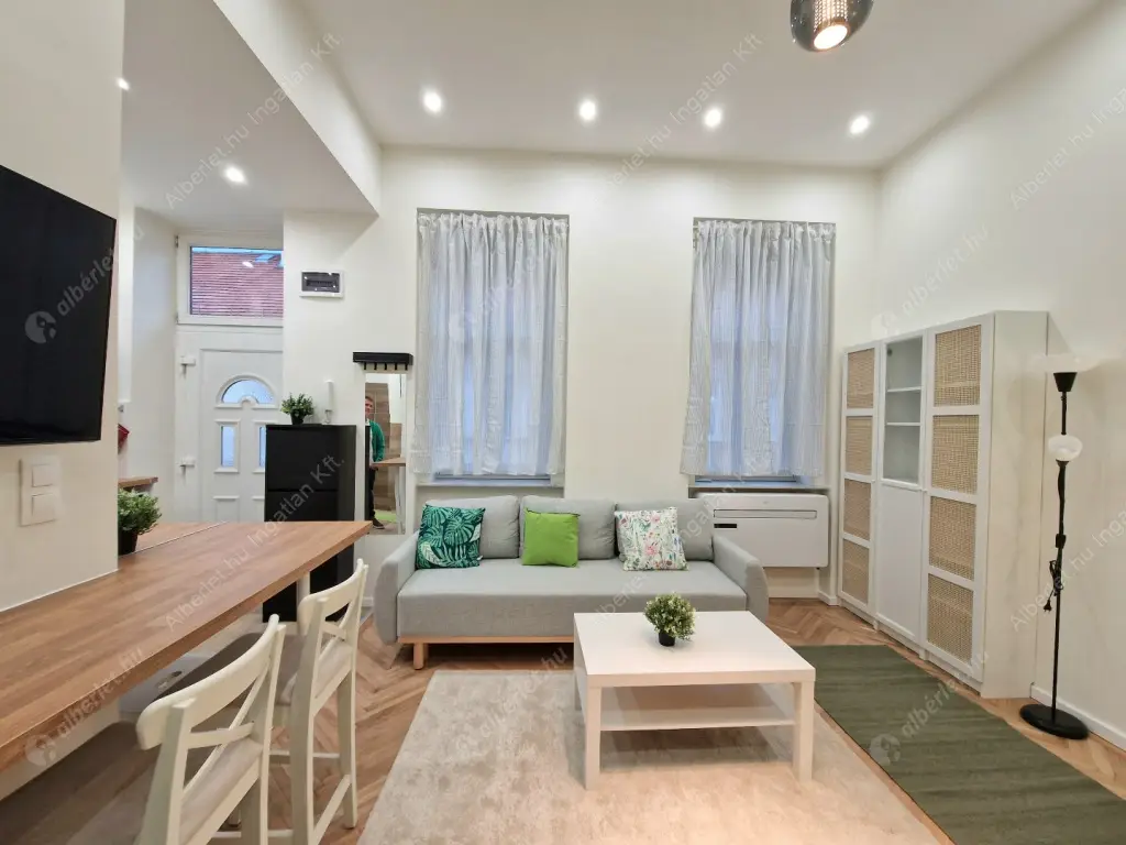 Kiadó albérlet 220000 Ft/hó áron: Budapest, VI. kerület  Bajza utca. Mérete: 28 nm, 1 szobás | Alberlet.hu - 6578413