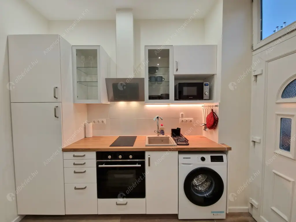 Kiadó albérlet 220000 Ft/hó áron: Budapest, VI. kerület  Bajza utca. Mérete: 28 nm, 1 szobás | Alberlet.hu - 6578417