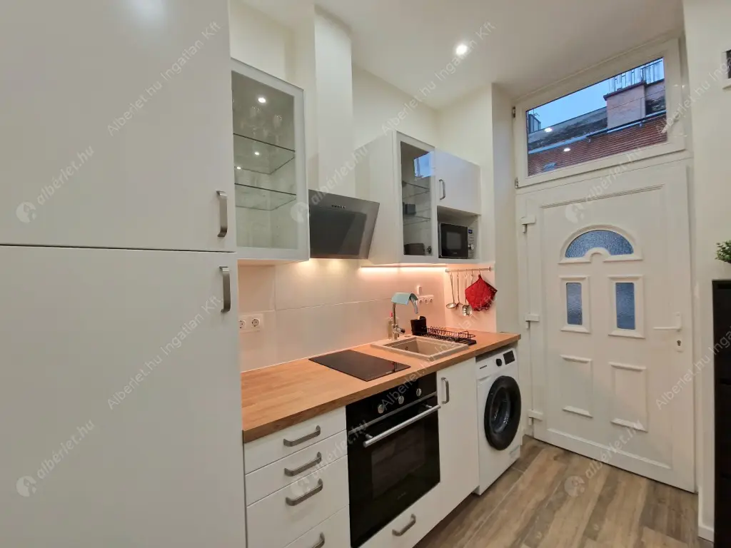 Kiadó albérlet 220000 Ft/hó áron: Budapest, VI. kerület  Bajza utca. Mérete: 28 nm, 1 szobás | Alberlet.hu - 6578418