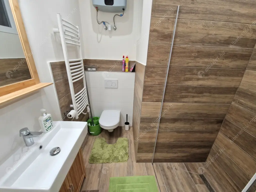 Kiadó albérlet 220000 Ft/hó áron: Budapest, VI. kerület  Bajza utca. Mérete: 28 nm, 1 szobás | Alberlet.hu - 6578420