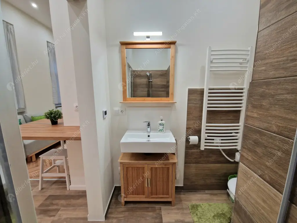 Kiadó albérlet 220000 Ft/hó áron: Budapest, VI. kerület  Bajza utca. Mérete: 28 nm, 1 szobás | Alberlet.hu - 6578421