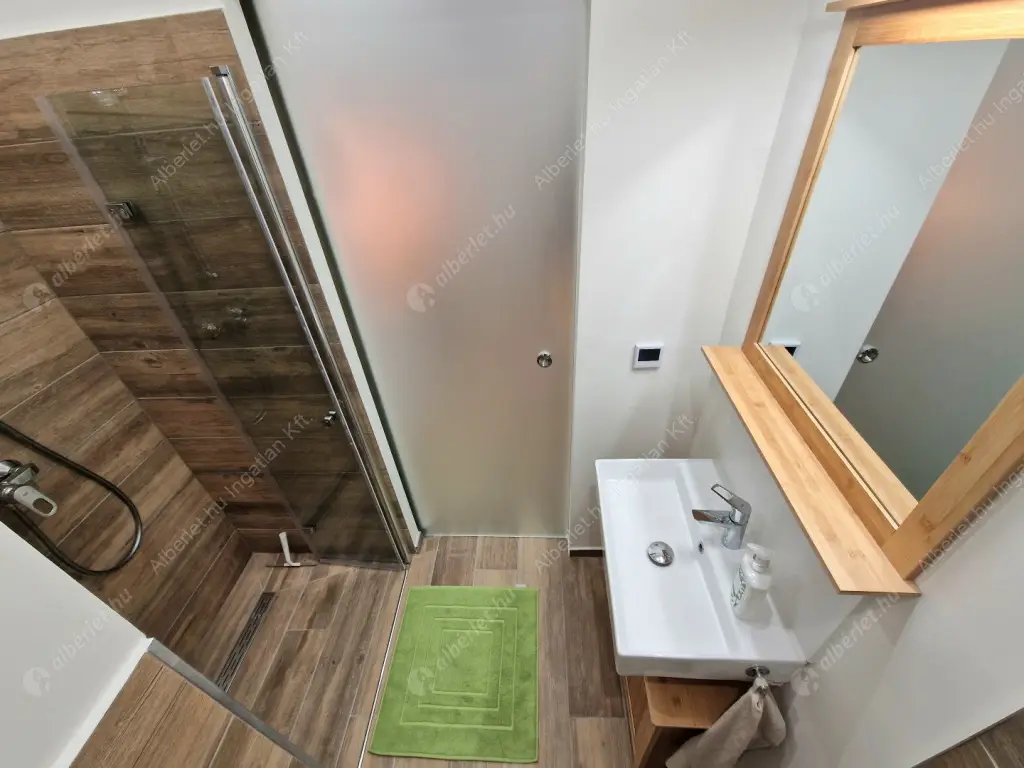 Kiadó albérlet 220000 Ft/hó áron: Budapest, VI. kerület  Bajza utca. Mérete: 28 nm, 1 szobás | Alberlet.hu - 6578422