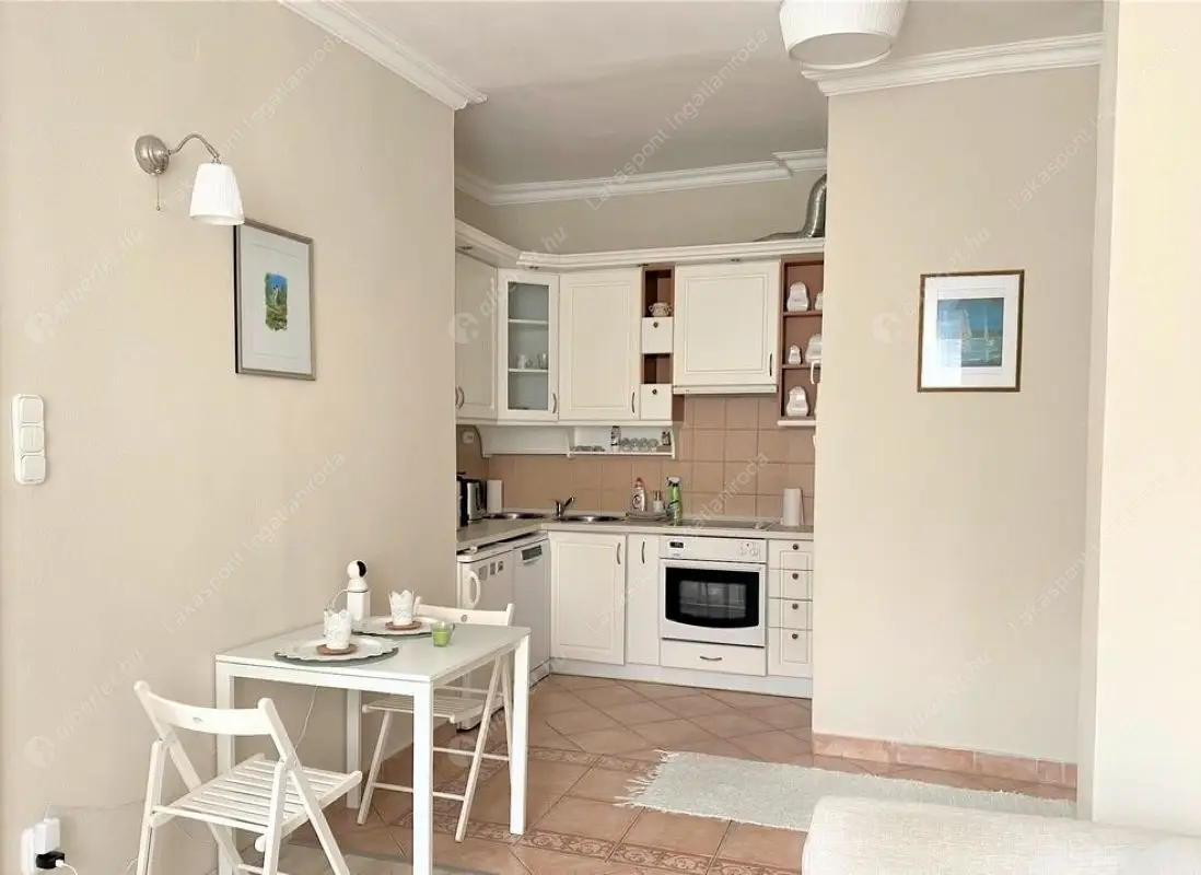 Kiadó albérlet 350000 Ft/hó áron: Budapest, VI. kerület  Benczúr utca. Mérete: 65 nm, 2 szobás | Alberlet.hu - 6335651