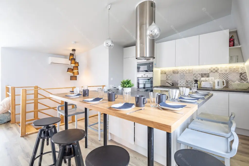 Kiadó albérlet 757000 Ft/hó áron: Budapest, VI. kerület  Csengery utca. Mérete: 104 nm, 5 szobás | Alberlet.hu - 6681740