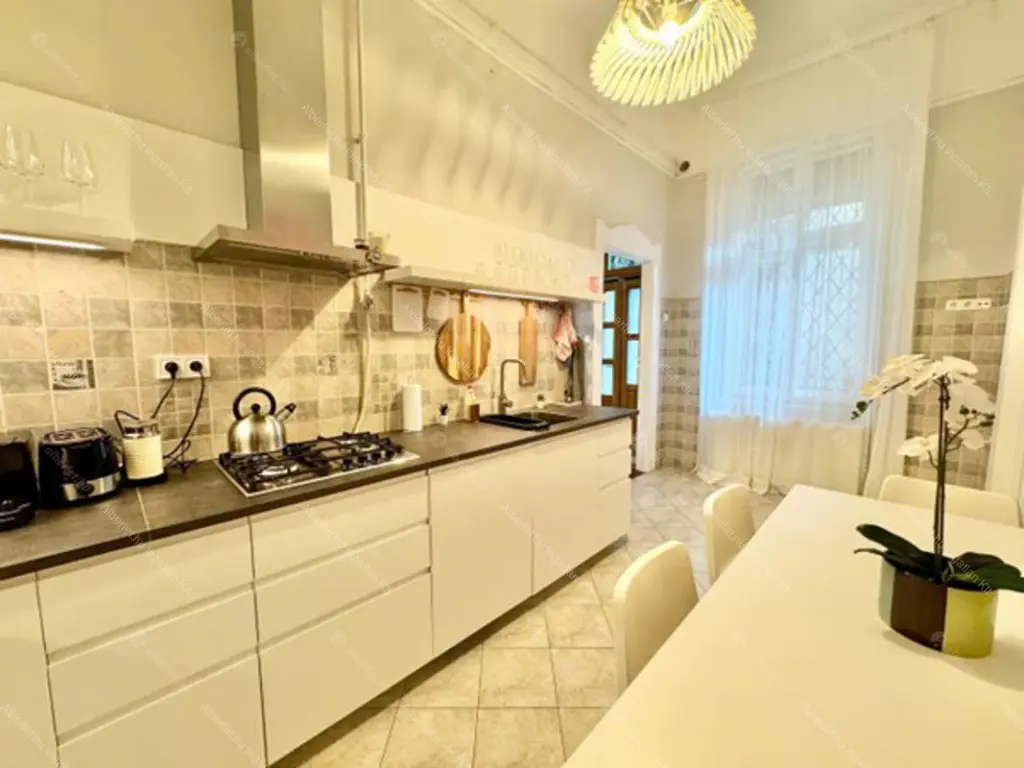 Kiadó albérlet 836000 Ft/hó áron: Budapest, VI. kerület  Csengery utca. Mérete: 124 nm, 5 szobás | Alberlet.hu - 6681873