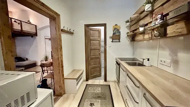 Kiadó albérlet 249000 Ft/hó áron: Budapest, VI. kerület  Csengery utca. Mérete: 33 nm, 1 szobás | Alberlet.hu - 6646159