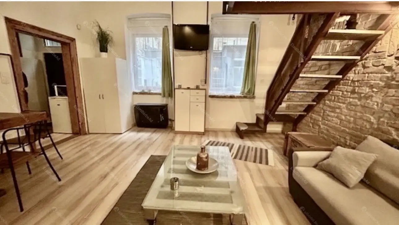 Kiadó albérlet 249000 Ft/hó áron: Budapest, VI. kerület  Csengery utca. Mérete: 33 nm, 1 szobás | Alberlet.hu - 6646163