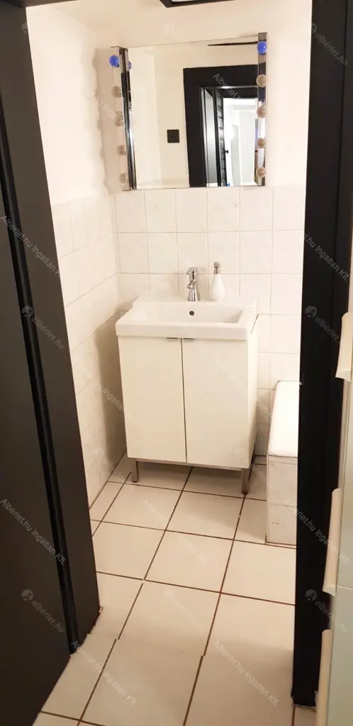 Kiadó albérlet 220000 Ft/hó áron: Budapest, VI. kerület  Csengery utca. Mérete: 35 nm, 1 szobás | Alberlet.hu - 6709403