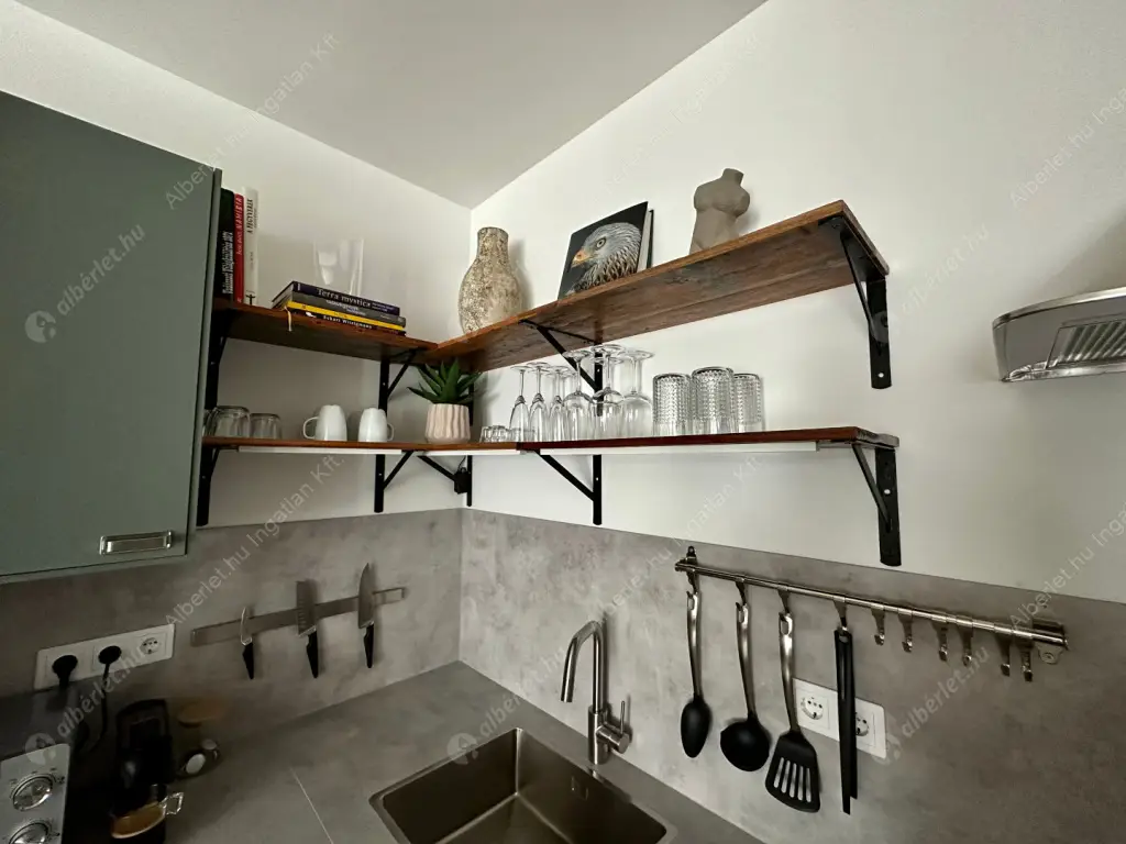 Kiadó albérlet 360000 Ft/hó áron: Budapest, VI. kerület  Csengery utca. Mérete: 42 nm, 2 szobás | Alberlet.hu - 6596484