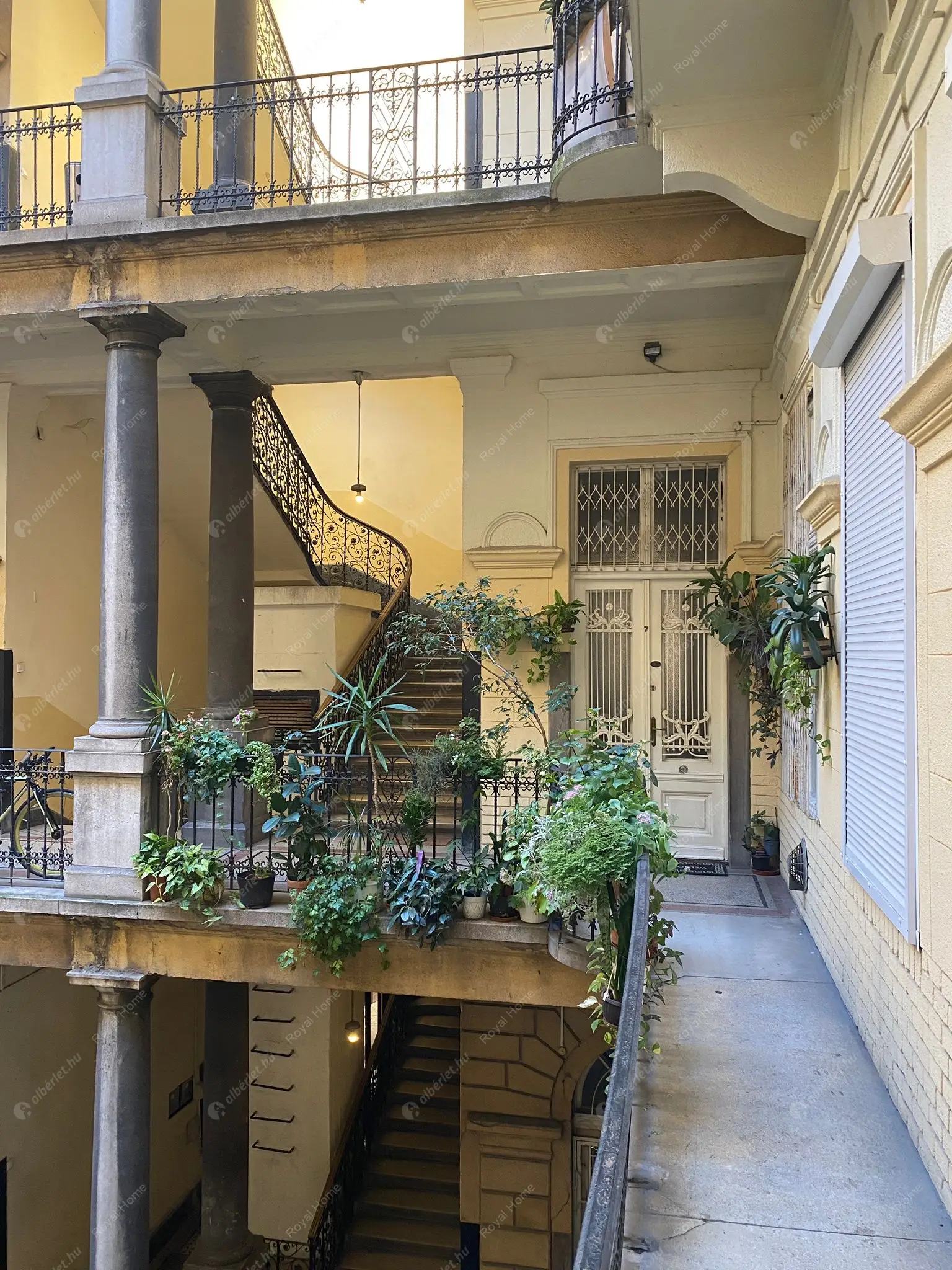 Kiadó albérlet 280000 Ft/hó áron: Budapest, VI. kerület  Csengery utca. Mérete: 50 nm, 3 szobás | Alberlet.hu - 6569912