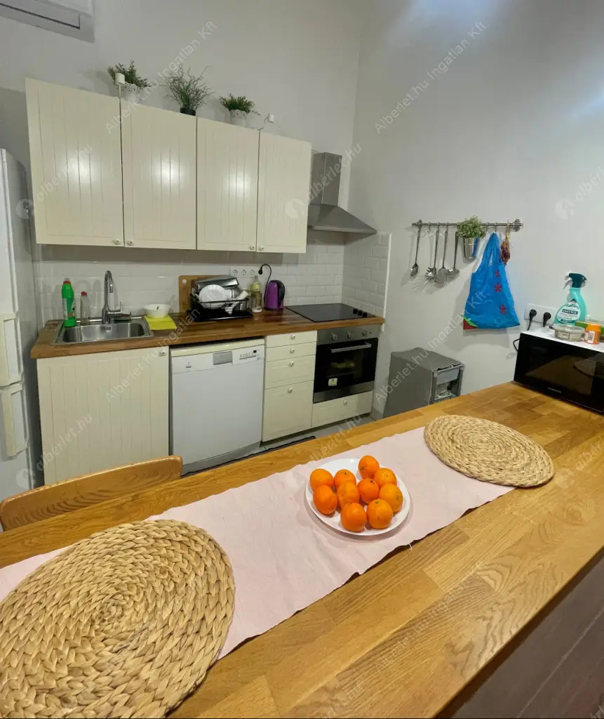 Kiadó albérlet 289000 Ft/hó áron: Budapest, VI. kerület  Csengery utca. Mérete: 58 nm, 2 szobás | Alberlet.hu - 6592820