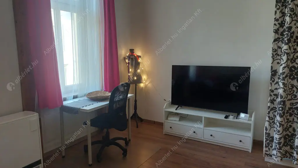 Kiadó albérlet 279000 Ft/hó áron: Budapest, VI. kerület  Csengery utca. Mérete: 58 nm, 2 szobás | Alberlet.hu - 6618940