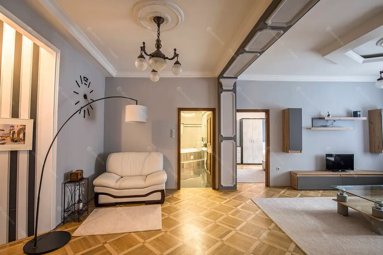 Kiadó albérlet 490000 Ft/hó áron: Budapest, VI. kerület  Dózsa György út. Mérete: 110 nm, 3 szobás | Alberlet.hu - 6645912