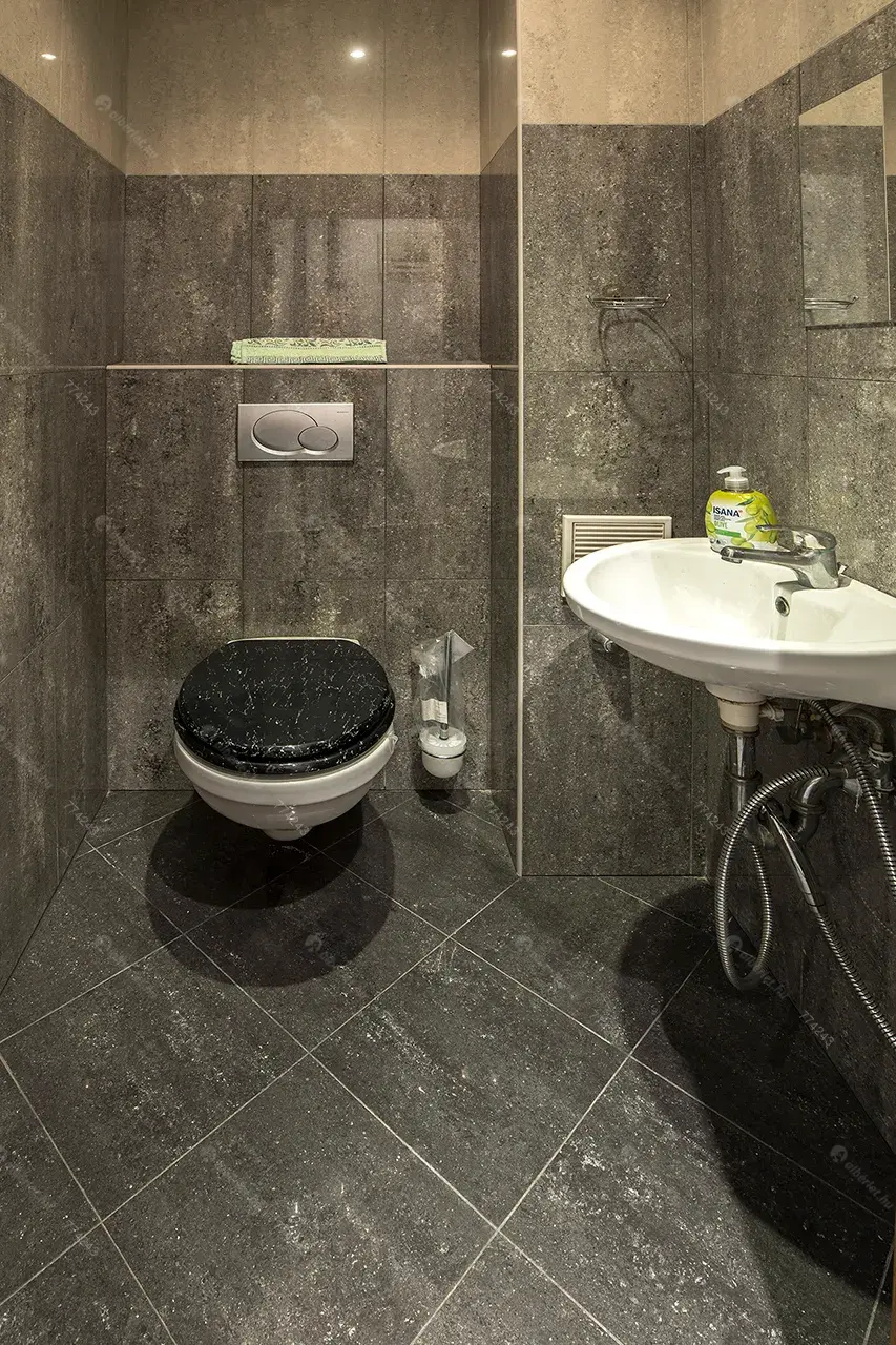 Kiadó albérlet 490000 Ft/hó áron: Budapest, VI. kerület  Dózsa György út. Mérete: 110 nm, 3 szobás | Alberlet.hu - 6645925