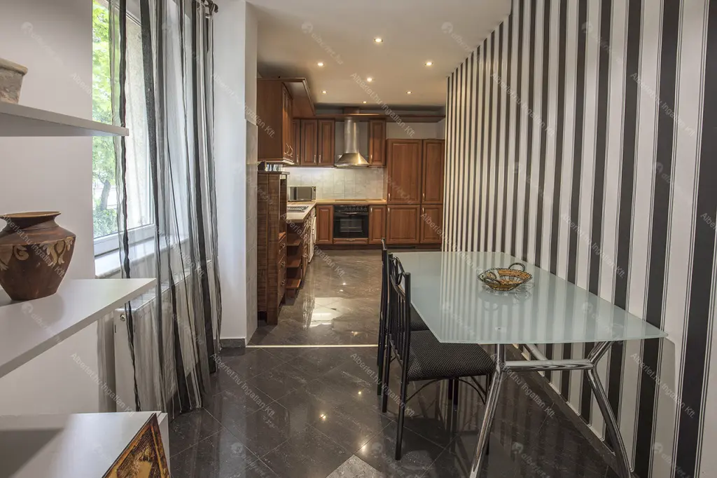 Kiadó albérlet 440000 Ft/hó áron: Budapest, VI. kerület  Dózsa György út. Mérete: 110 nm, 3 szobás | Alberlet.hu - 6655029