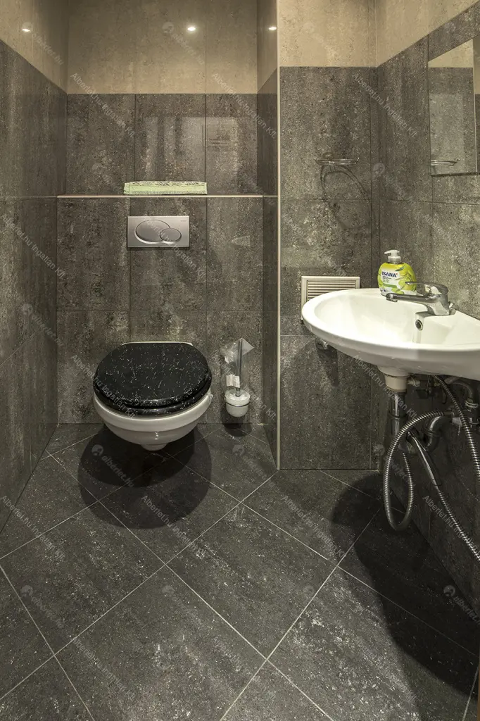 Kiadó albérlet 440000 Ft/hó áron: Budapest, VI. kerület  Dózsa György út. Mérete: 110 nm, 3 szobás | Alberlet.hu - 6655036