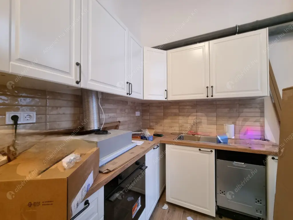 Kiadó albérlet 200000 Ft/hó áron: Budapest, VI. kerület  Eötvös utca. Mérete: 22 nm, 1 szobás | Alberlet.hu - 6581590