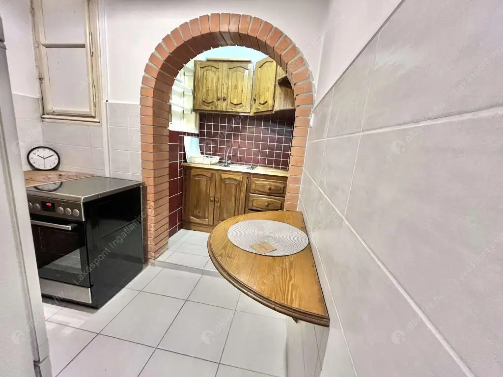 Kiadó albérlet 195000 Ft/hó áron: Budapest, VI. kerület  Eötvös utca. Mérete: 44 nm, 1 szobás | Alberlet.hu - 6555394