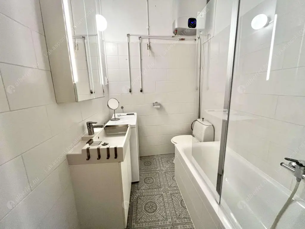 Kiadó albérlet 195000 Ft/hó áron: Budapest, VI. kerület  Eötvös utca. Mérete: 44 nm, 1 szobás | Alberlet.hu - 6555396