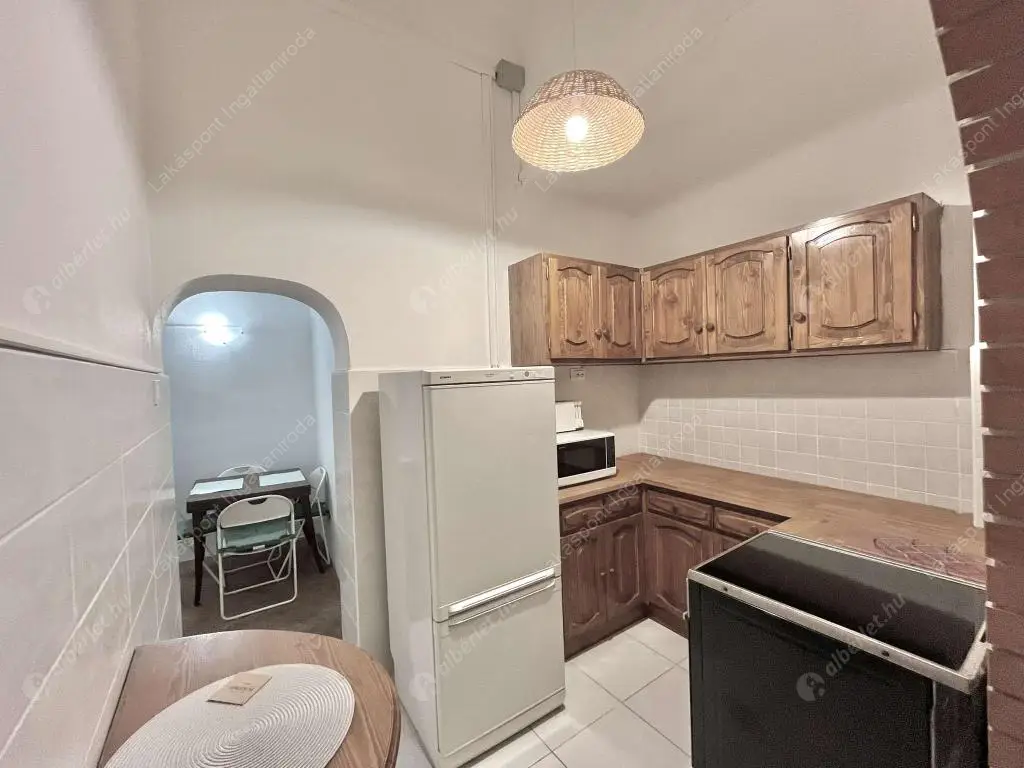 Kiadó albérlet 195000 Ft/hó áron: Budapest, VI. kerület  Eötvös utca. Mérete: 44 nm, 1 szobás | Alberlet.hu - 6555398