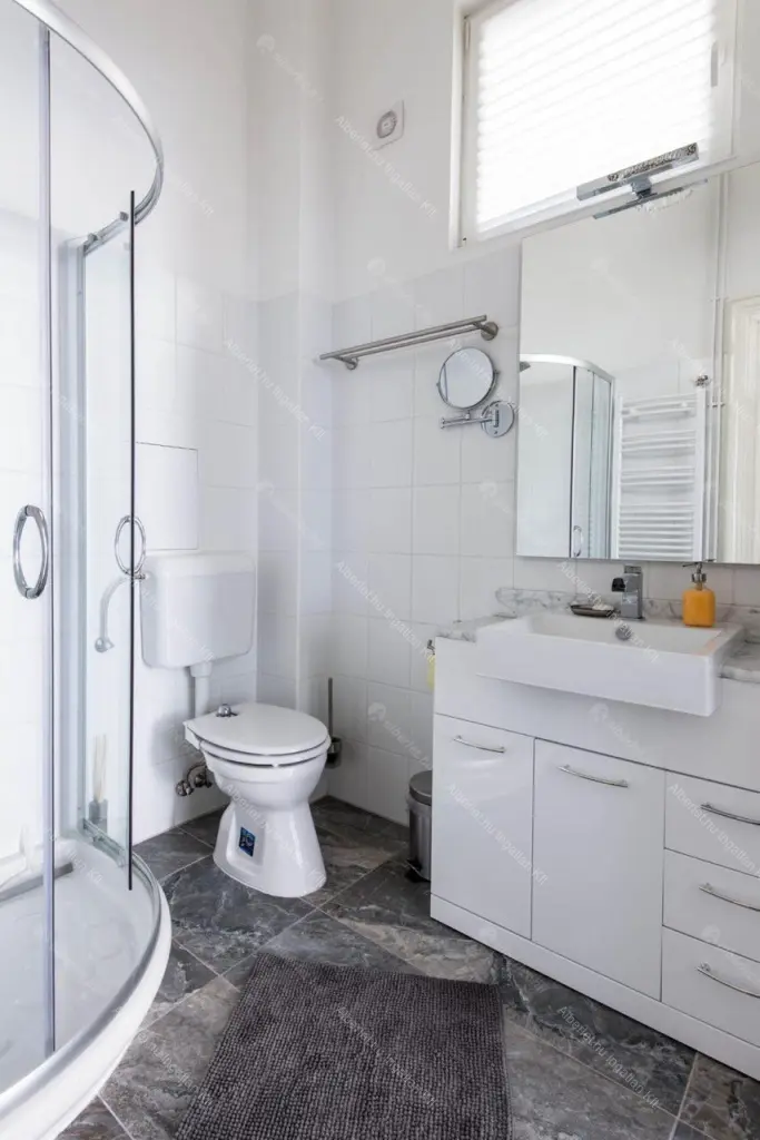 Kiadó albérlet 322000 Ft/hó áron: Budapest, VI. kerület  Eötvös utca. Mérete: 78 nm, 2 szobás | Alberlet.hu - 6646232