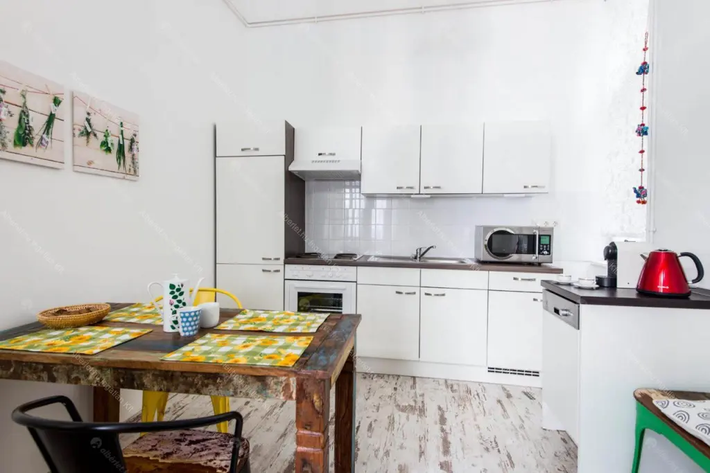 Kiadó albérlet 263000 Ft/hó áron: Budapest, VI. kerület  Eötvös utca. Mérete: 78 nm, 2 szobás | Alberlet.hu - 6647496