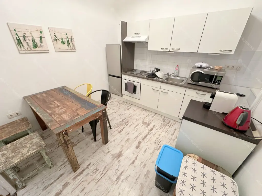 Kiadó albérlet 275000 Ft/hó áron: Budapest, VI. kerület  Eötvös utca. Mérete: 78 nm, 2 szobás | Alberlet.hu - 6664260