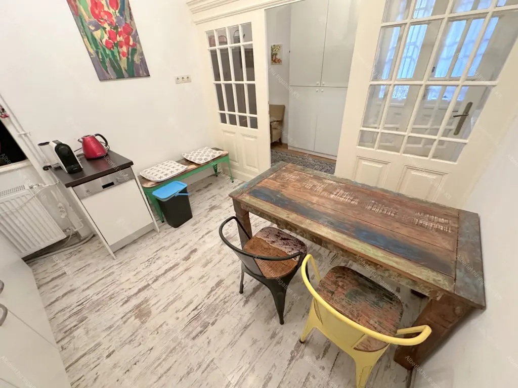 Kiadó albérlet 275000 Ft/hó áron: Budapest, VI. kerület  Eötvös utca. Mérete: 78 nm, 2 szobás | Alberlet.hu - 6664261