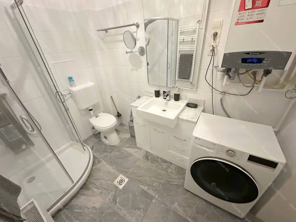 Kiadó albérlet 275000 Ft/hó áron: Budapest, VI. kerület  Eötvös utca. Mérete: 78 nm, 2 szobás | Alberlet.hu - 6664263