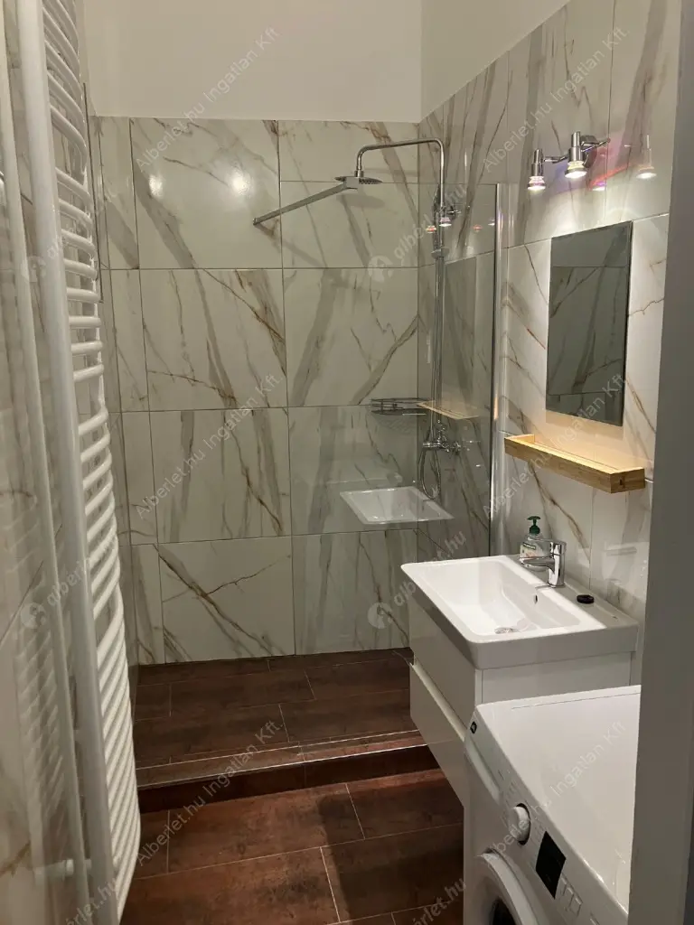 Kiadó albérlet 319000 Ft/hó áron: Budapest, VI. kerület  Eötvös utca. Mérete: 83 nm, 2 szobás | Alberlet.hu - 6615156