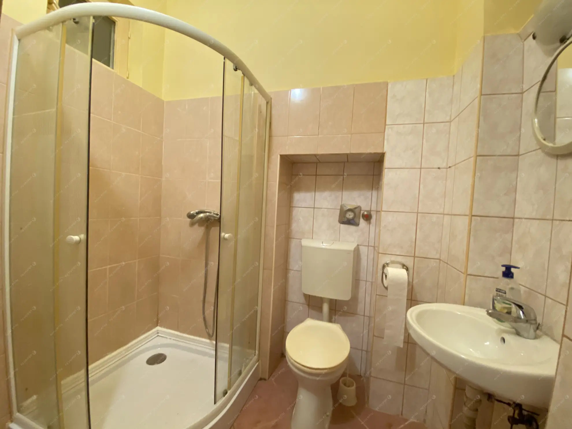 Kiadó albérlet 170000 Ft/hó áron: Budapest, VI. kerület  Felső erdősor. Mérete: 30 nm, 1 szobás | Alberlet.hu - 6572053