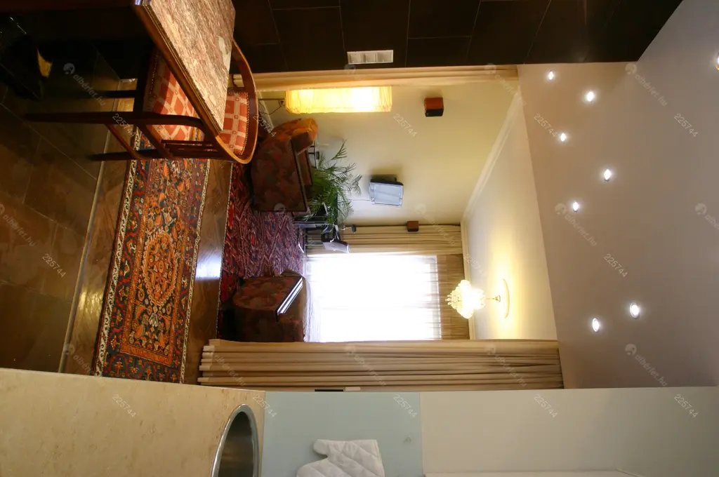 Kiadó albérlet 194000 Ft/hó áron: Budapest, VI. kerület  Hajós utca. Mérete: 35 nm, 1 szobás | Alberlet.hu - 4359804