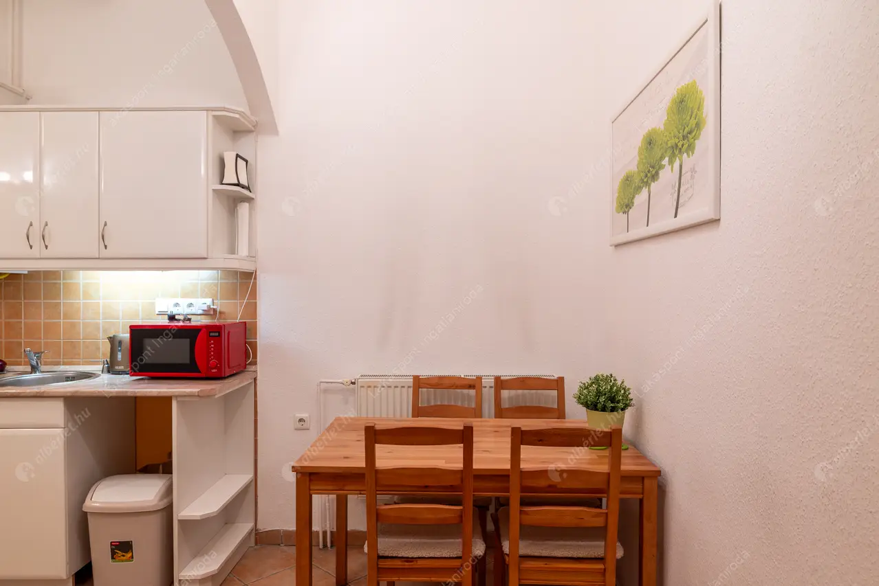 Kiadó albérlet 306000 Ft/hó áron: Budapest, VI. kerület  Hajós utca. Mérete: 54 nm, 2 szobás | Alberlet.hu - 6599705