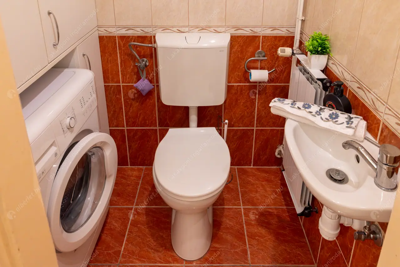 Kiadó albérlet 306000 Ft/hó áron: Budapest, VI. kerület  Hajós utca. Mérete: 54 nm, 2 szobás | Alberlet.hu - 6599707