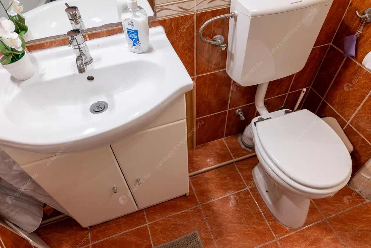 Kiadó albérlet 306000 Ft/hó áron: Budapest, VI. kerület  Hajós utca. Mérete: 54 nm, 2 szobás | Alberlet.hu - 6599709