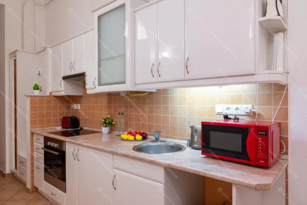 Kiadó albérlet 273000 Ft/hó áron: Budapest, VI. kerület  Hajós utca. Mérete: 54 nm, 2 szobás | Alberlet.hu - 6702328