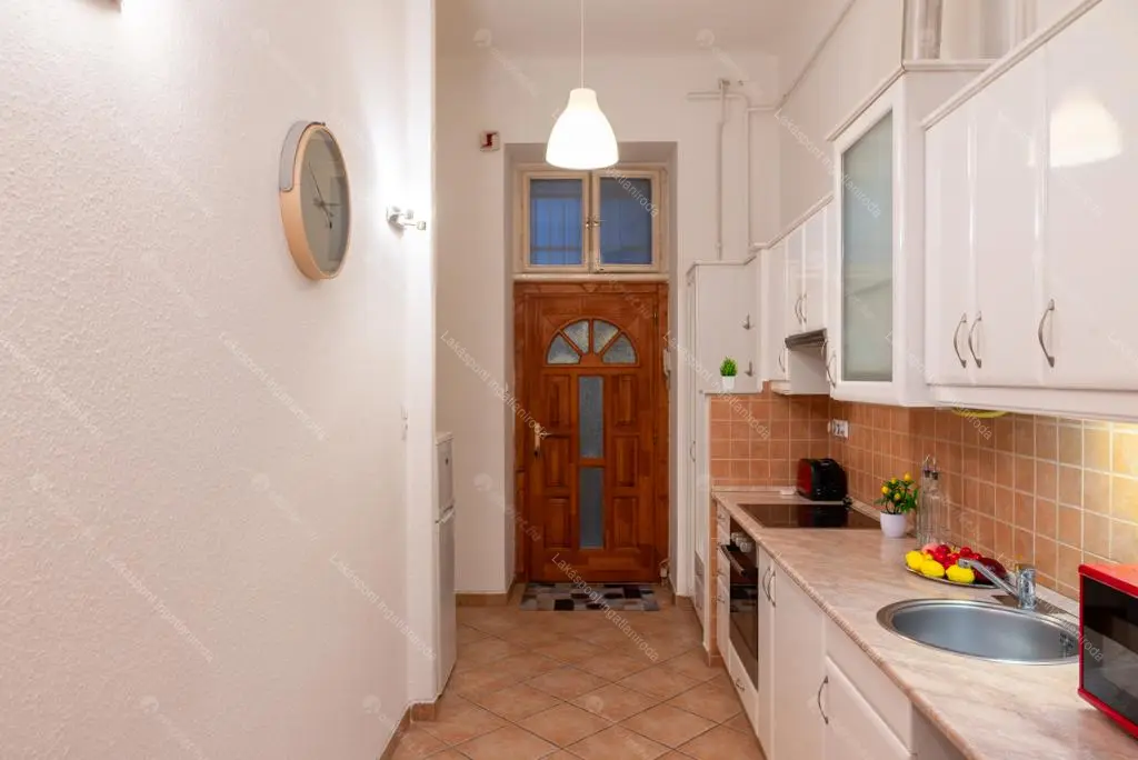 Kiadó albérlet 273000 Ft/hó áron: Budapest, VI. kerület  Hajós utca. Mérete: 54 nm, 2 szobás | Alberlet.hu - 6702331