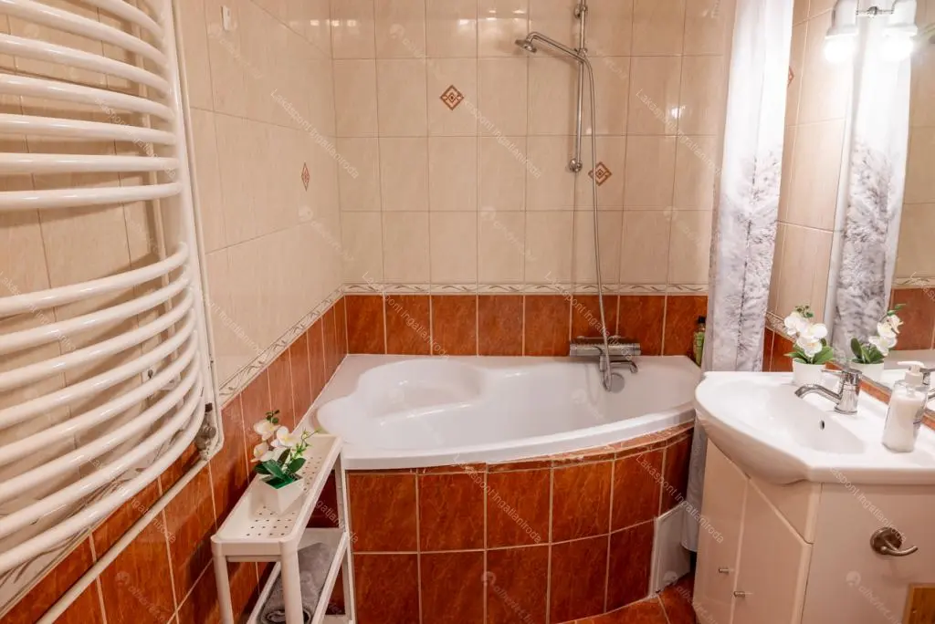 Kiadó albérlet 273000 Ft/hó áron: Budapest, VI. kerület  Hajós utca. Mérete: 54 nm, 2 szobás | Alberlet.hu - 6702333